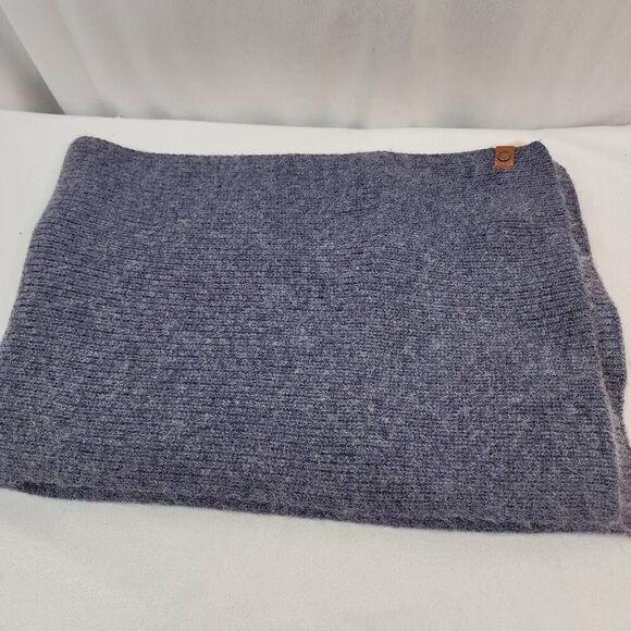 Frye & Co Dip Dye Scarf Wrap Cold Weather Blue Scarf New without tags - Picture 2 of 4